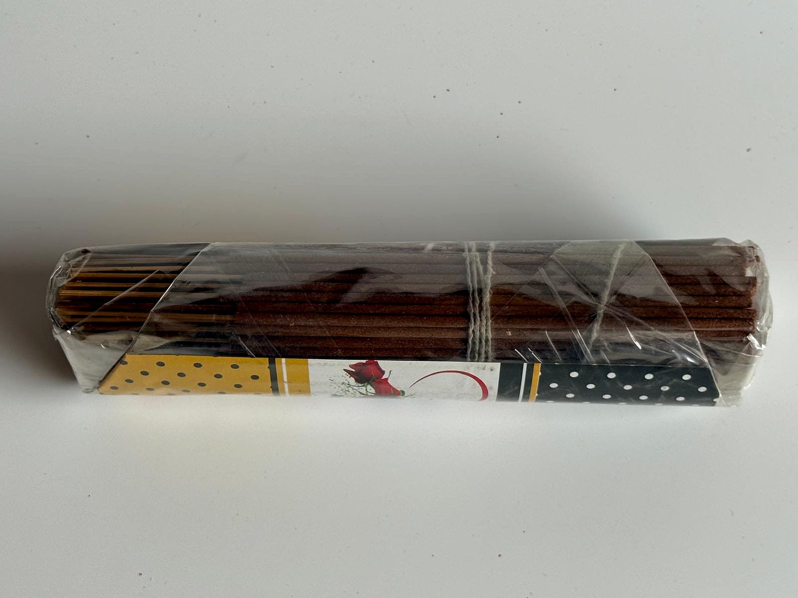 End view of tightly wrapped brown incense sticks