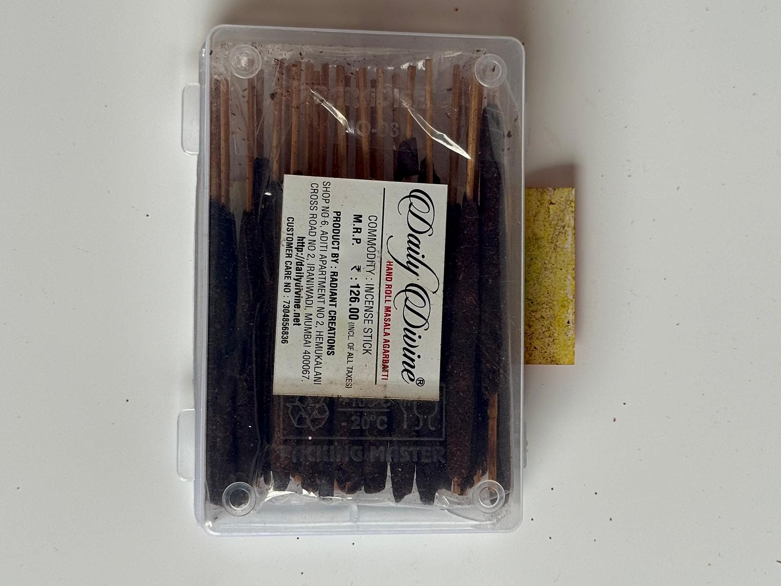 Back view of the spicy rolled agarbatti box with essential details