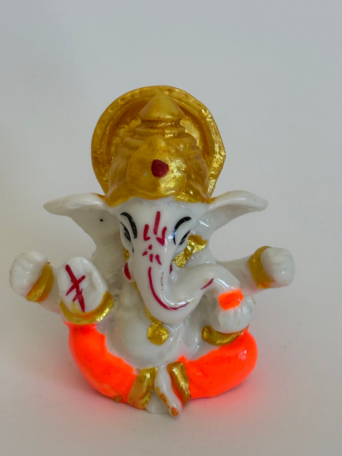 Glow Ganesh Idol – Mini White & Gold Ganpati Murti (2.5")