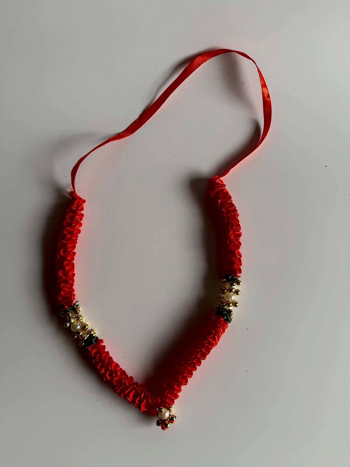 Full view of the kalgi with flexible ribbon