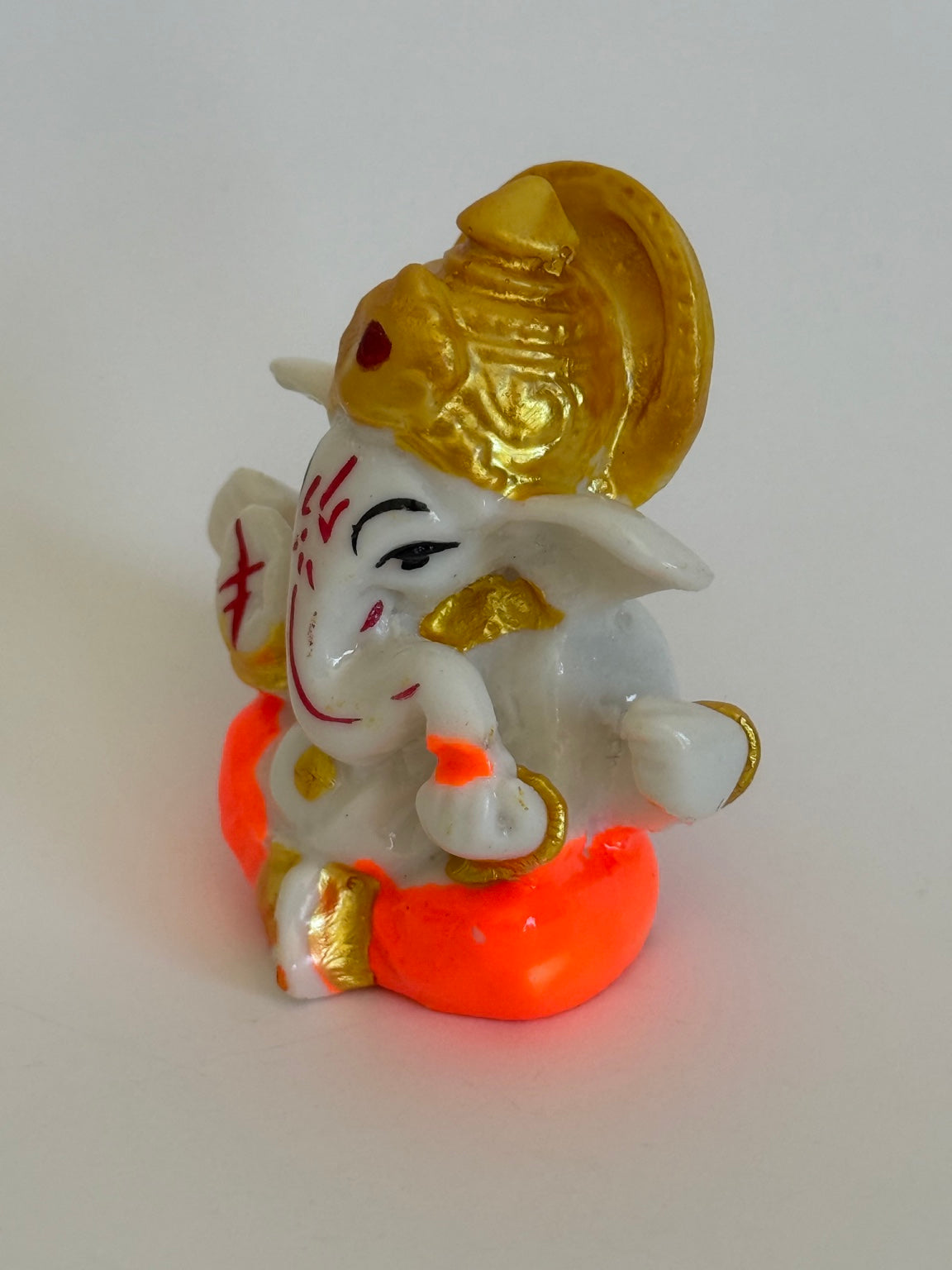 Glow Ganesh Idol – Mini White & Gold Ganpati Murti (2.5")